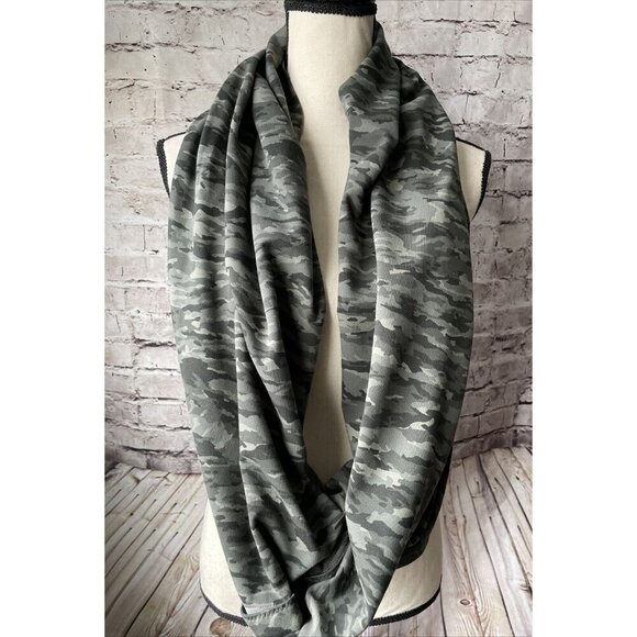 Lululemon Women's Green Camouflage Print Vinyasa Scarf One Size - Picture 1 of 3